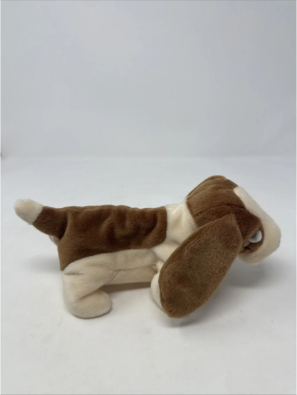 Ty Beanie Babies Tracker Basset Hound Plush w/ Heart Tag, Retired Vintage 1997